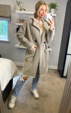 Budget ???? ANGELEYE Fluffy Striped ???? Coat In Cream And Black ???? 8 Budget ???? ANGELEYE Fluffy Striped ???? Coat In Cream And Black ???? -De La Creme Fashions Shop unnamed file 1350