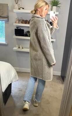 Budget ???? ANGELEYE Fluffy Striped ???? Coat In Cream And Black ???? 9 Budget ???? ANGELEYE Fluffy Striped ???? Coat In Cream And Black ???? -De La Creme Fashions Shop unnamed file 1351